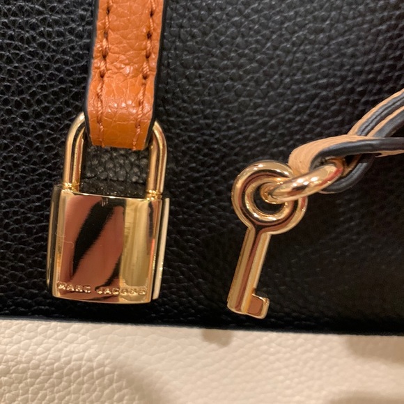 Marc Jacobs Large Grind Colorblock Large Tri-Compartment Key & Lock Tote Bag - Picture 4 of 15